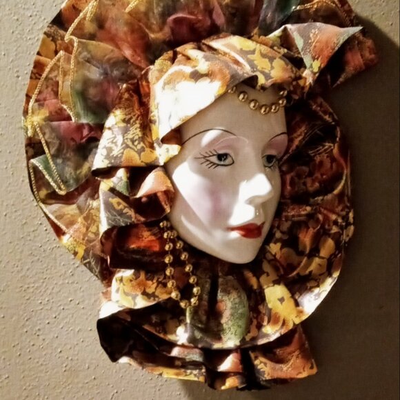 Dynamic Vintage Art Deco Ceramic Mask Brocade Lady Wall Hanging - Picture 10 of 15